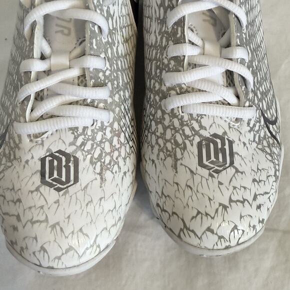 Nike Vapor Edge Shark Soccer Cleats Kids White/Grey – Size 4Y - Picture 8 of 9